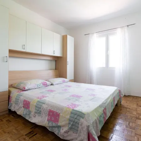 Holiday home Simplistic In Rogoznica Near The Seabeach *