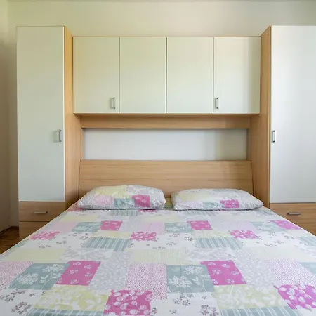 Simplistic In Rogoznica Near The Seabeach Holiday home Rogoznica (Sibenik-Knin)
