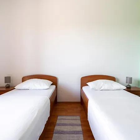 Holiday home Simplistic In Rogoznica Near The Seabeach *