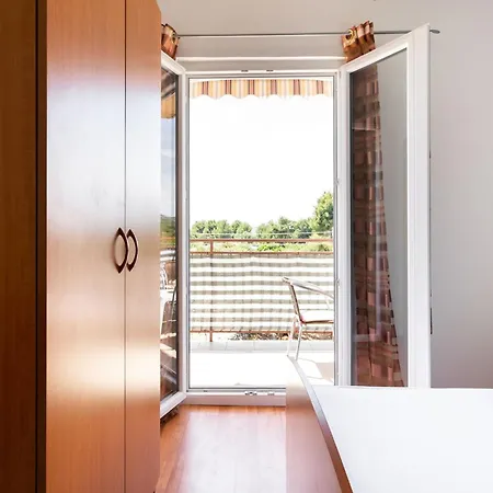 Holiday home Simplistic In Rogoznica Near The Seabeach *