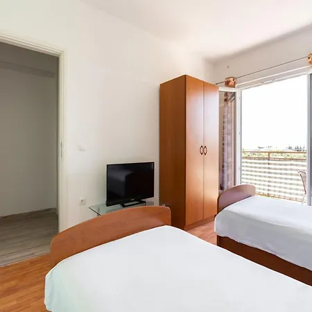 Holiday home Simplistic In Rogoznica Near The Seabeach