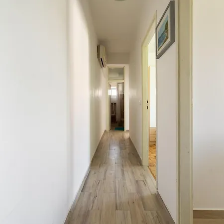 Holiday home Simplistic In Rogoznica Near The Seabeach *
