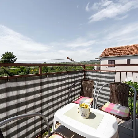 Holiday home Simplistic In Rogoznica Near The Seabeach *