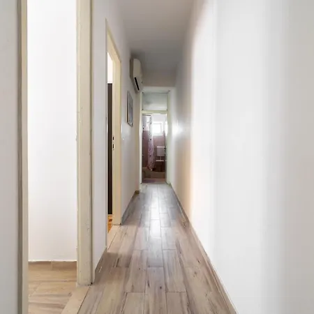 Holiday home Simplistic In Near The Seabeach Rogoznica (Sibenik-Knin)