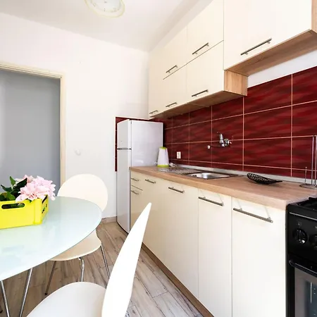 Simplistic In Near The Seabeach *