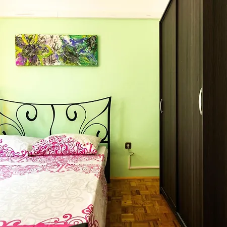 Simplistic In Near The Seabeach *