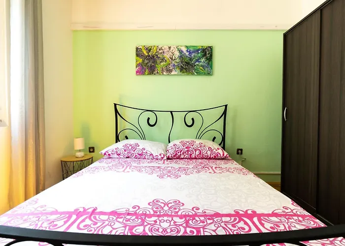 Simplistic In Near The Seabeach *