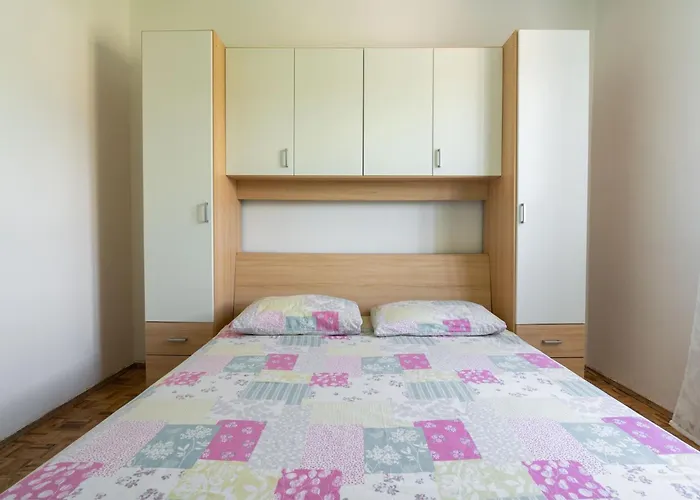 Simplistic In Near The Seabeach *