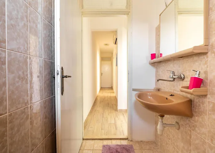 Vakantiehuis Simplistic In Near The Seabeach