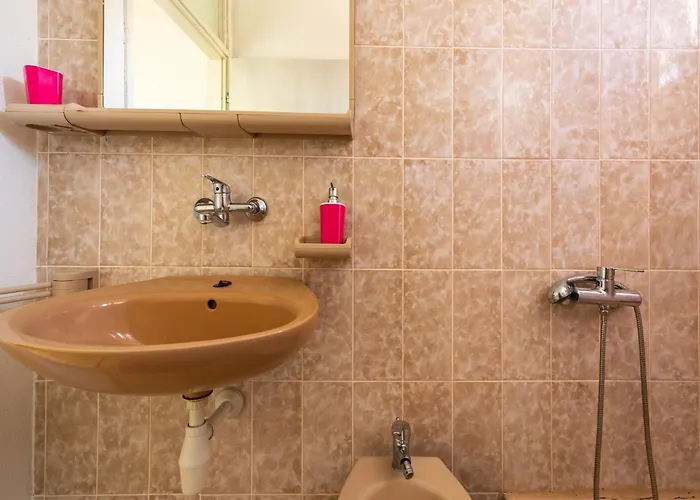 Vakantiehuis Simplistic In Near The Seabeach