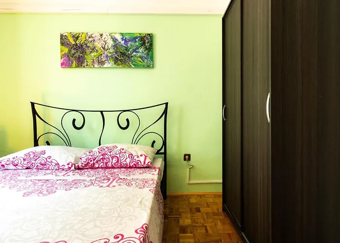 Simplistic In Near The Seabeach *